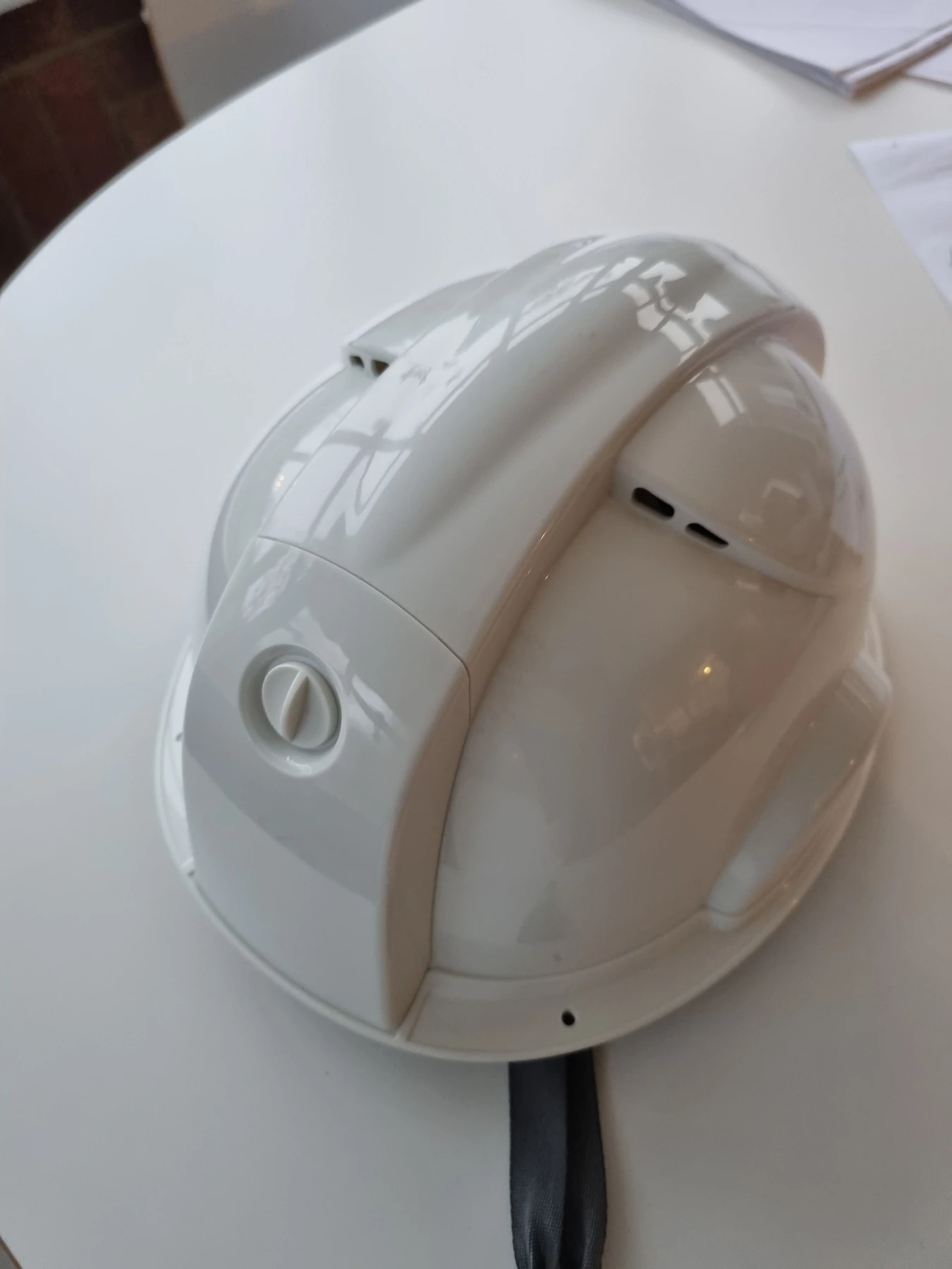 Baret gövdesi ve donanım entegrasyonu